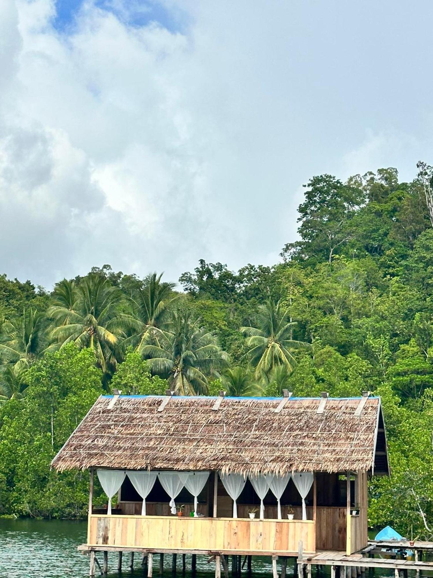 Nyanse Homestay - Raja Ampat Besir Extérieur photo