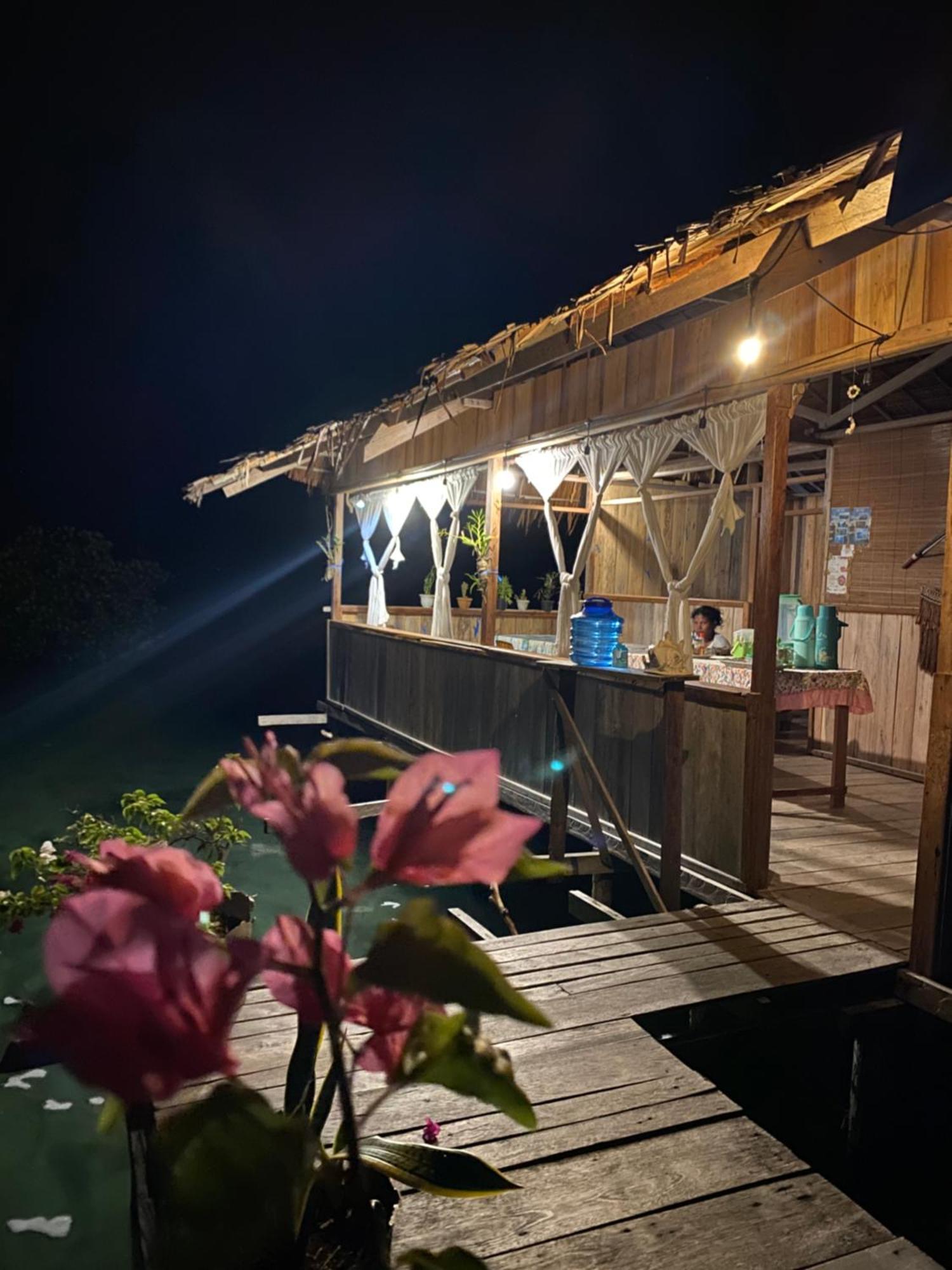 Nyanse Homestay - Raja Ampat Besir Extérieur photo